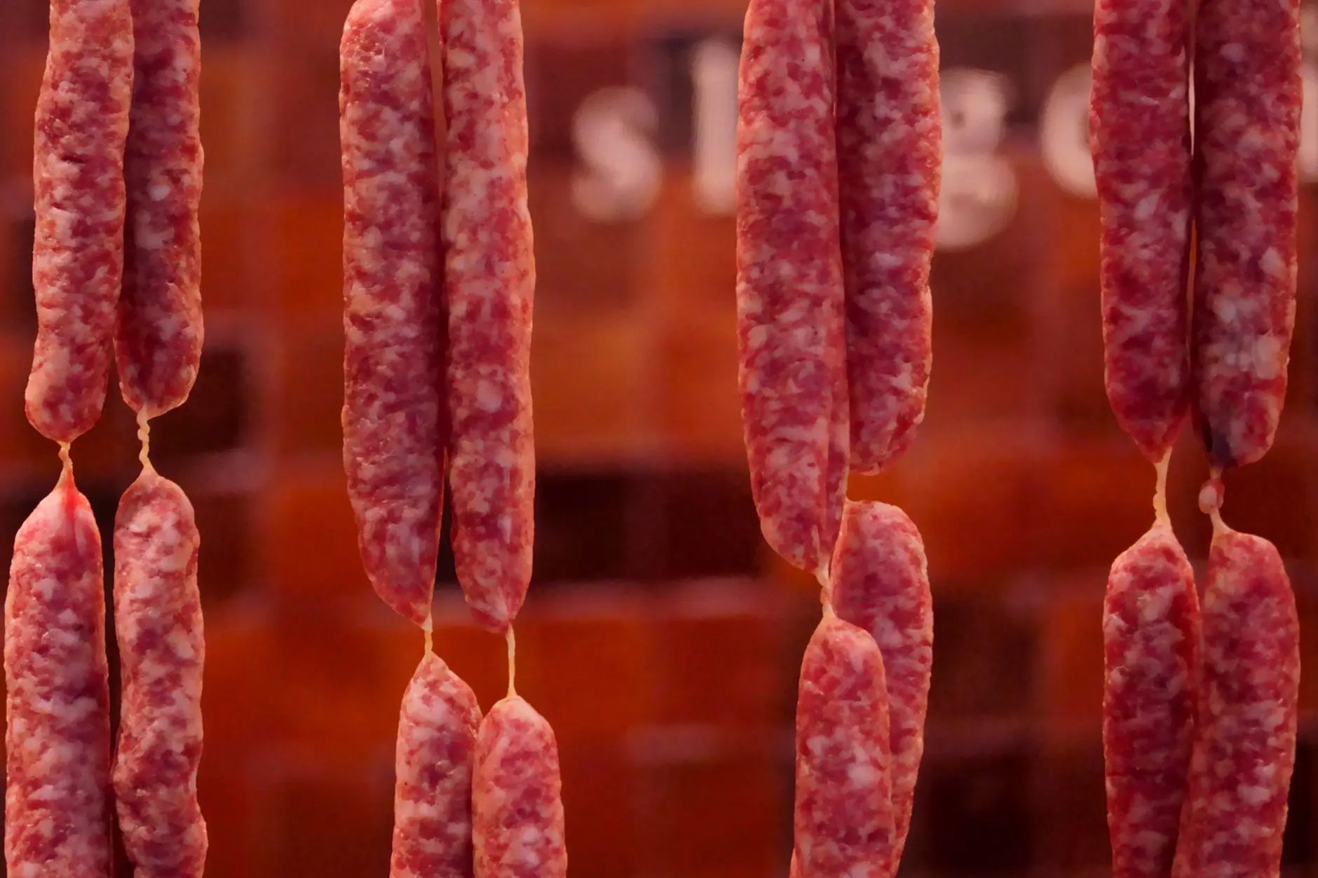 香肠腊肉风味差异对比:传统土特产vs工业化加工技术正文配图 1